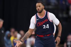 赛点之战CBA季后赛前瞻：东契奇伤情更新，洛杉矶快船冲击零封纪录(金铲铲之战更新官网)