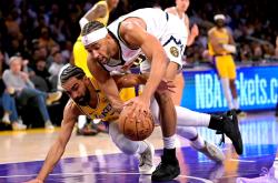 关于国王杯抢七大战对决在即！洛杉矶快船演练定位球，阿森纳密集防守应对的信息